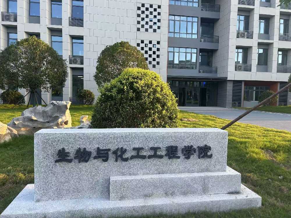 石泉县扬州职业大学体育场高杆灯项目